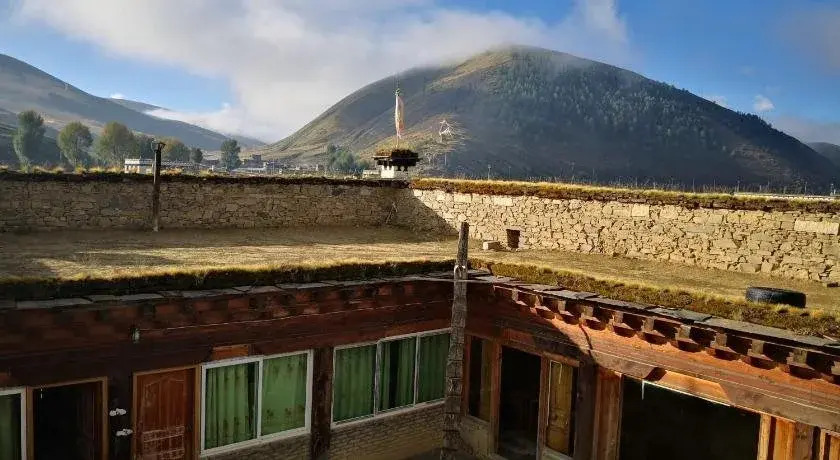 October Daocheng Youth Hostel