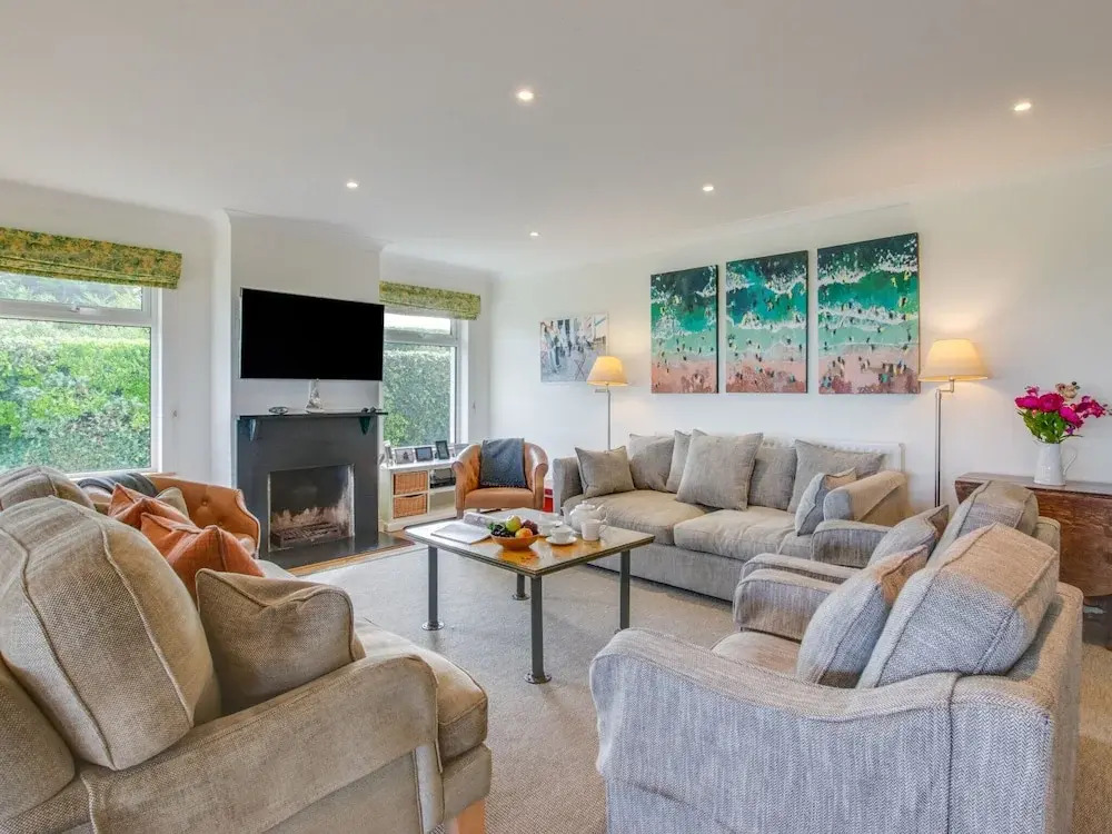 Beautiful, Detached Holiday Home With Open Fireplace and Large Garden in Cornwall