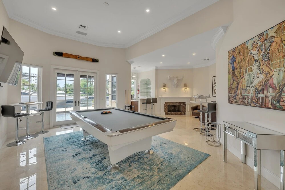 Casa Royale - Luxurious Waterfront Living 7 Bedroom Home by RedAwning
