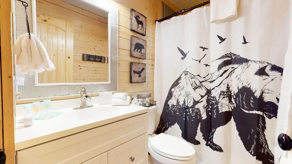 Forest Creek 29 Forest Setting Mountain Townhouse with Private Jacuzzi by RedAwning