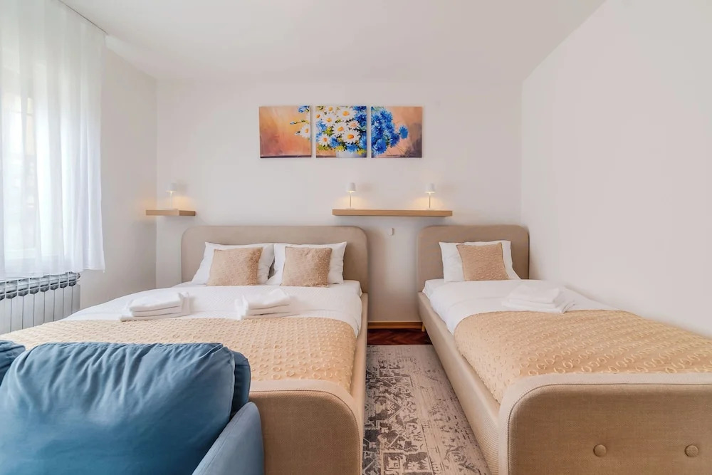 Family Friendly Apartment With Parking