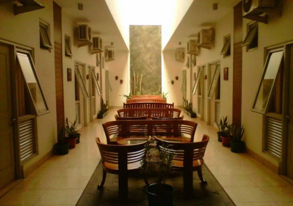 Poncowinatan Hotel