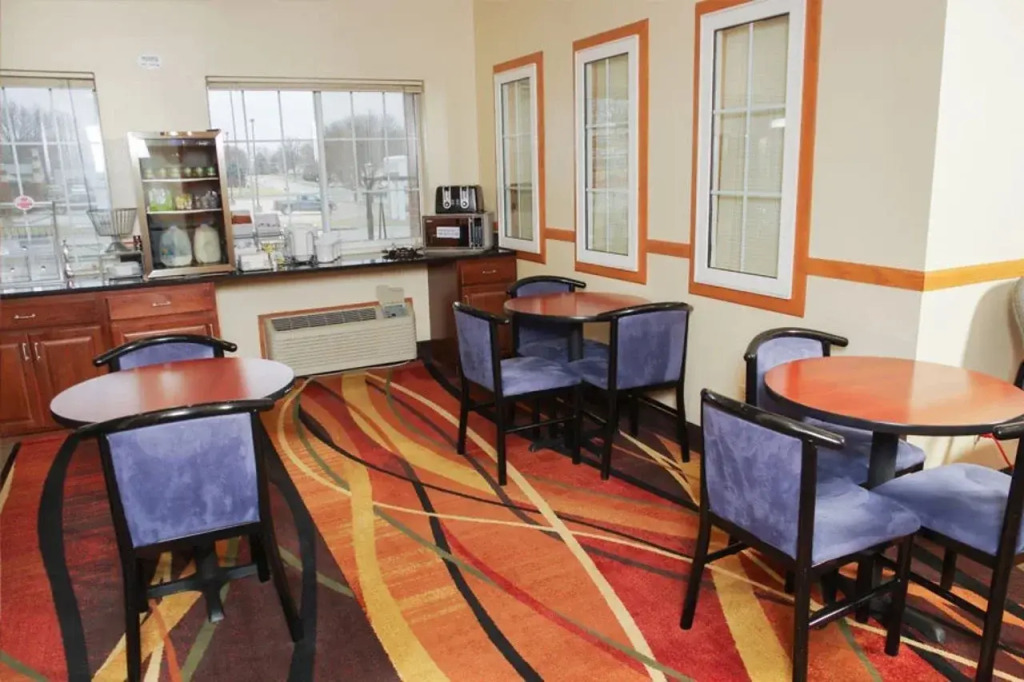 DUTCH INN AND SUITES