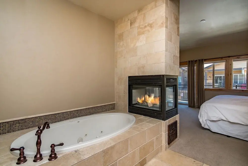 Truckee Townhouse Walk Everywhere by RedAwning