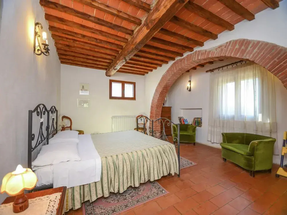 Cozy Farmhouse in Castiglione del Lago With Swimming Pool