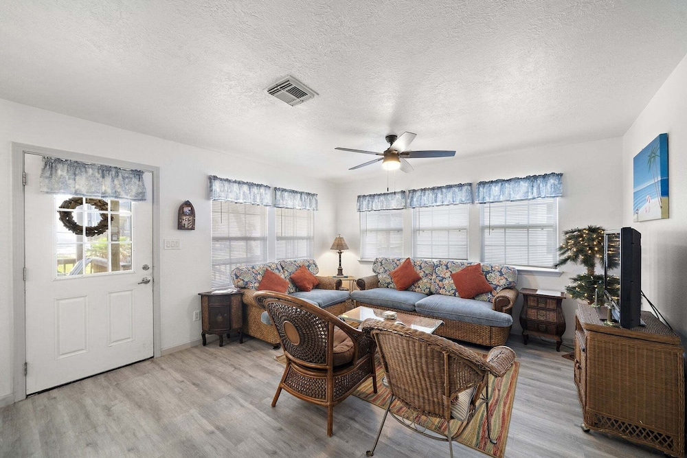Seaview Island Getaway 3 Bedroom Home