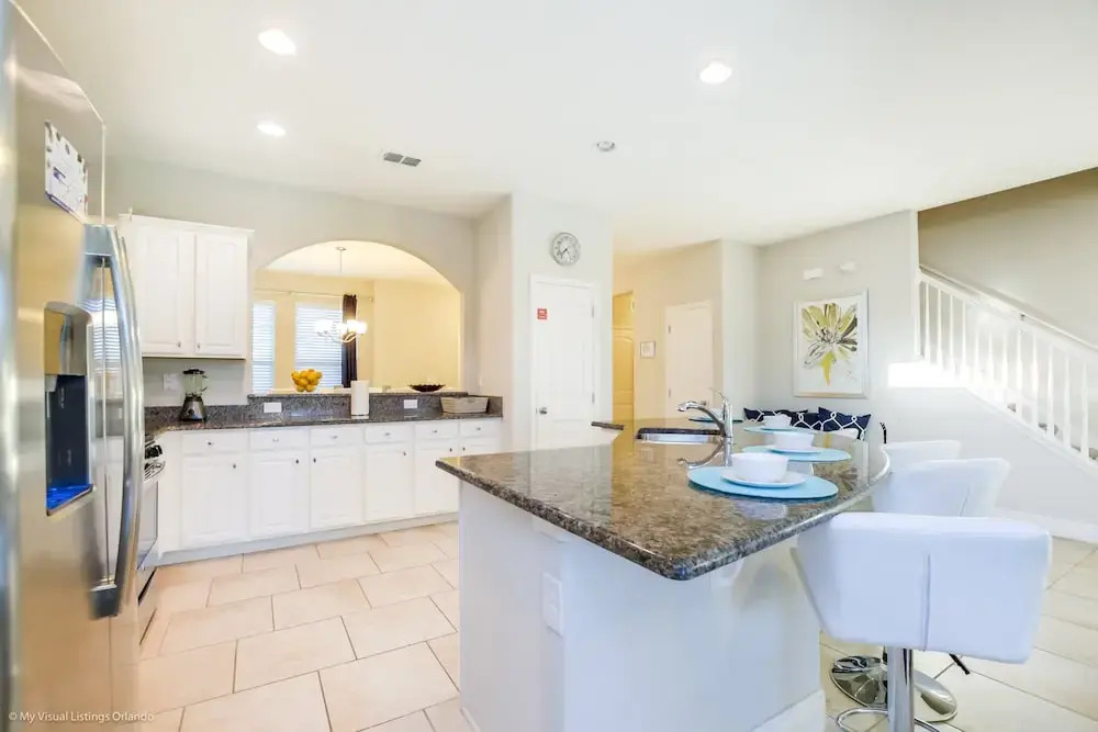 6 Bed 4 Ba Villa with Pool & Spa