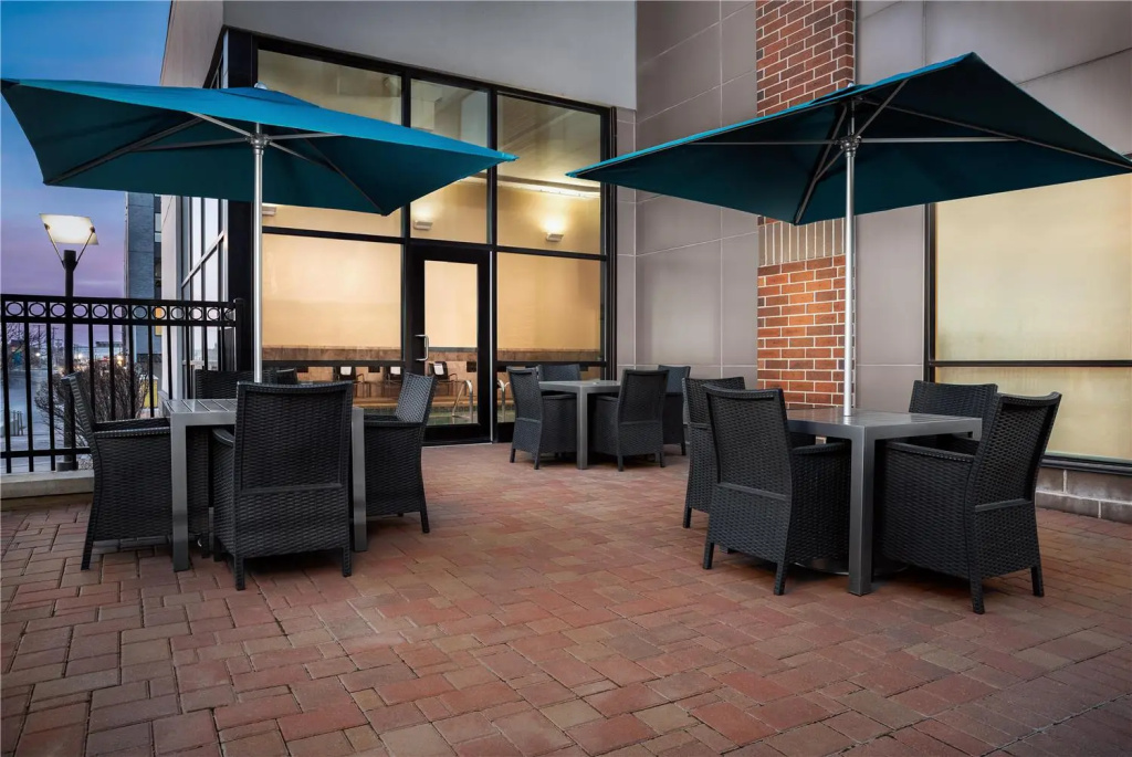 Hampton Inn & Suites Omaha-Downtown
