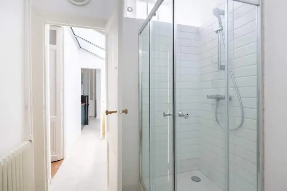 Modern Apartment in City Center for up to 4 Guests!
