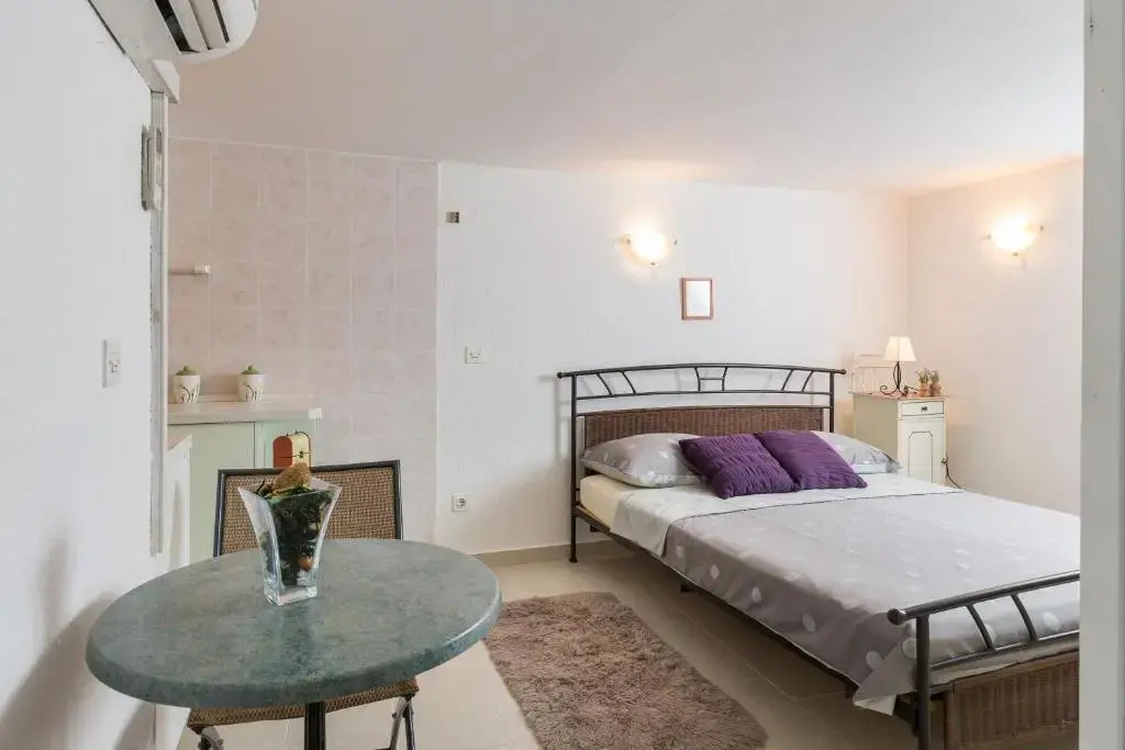 Villa Flores Studio Apartment