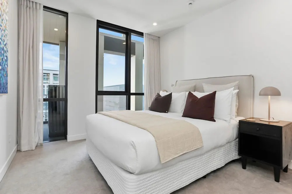 Sunny and Spacious in Wynyard Quarter