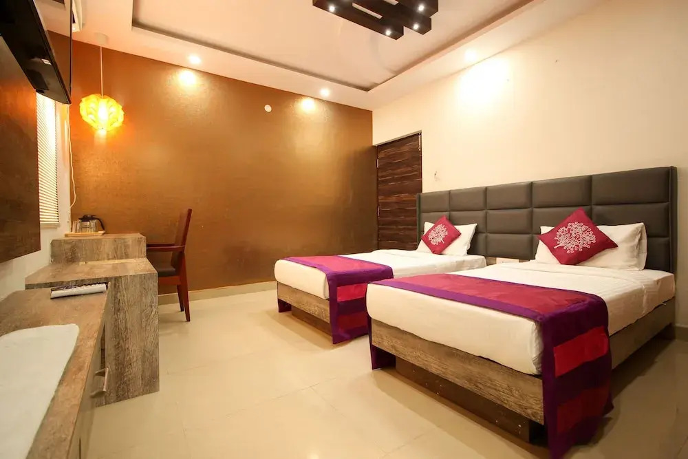 OYO 7529 Mayuri Residency