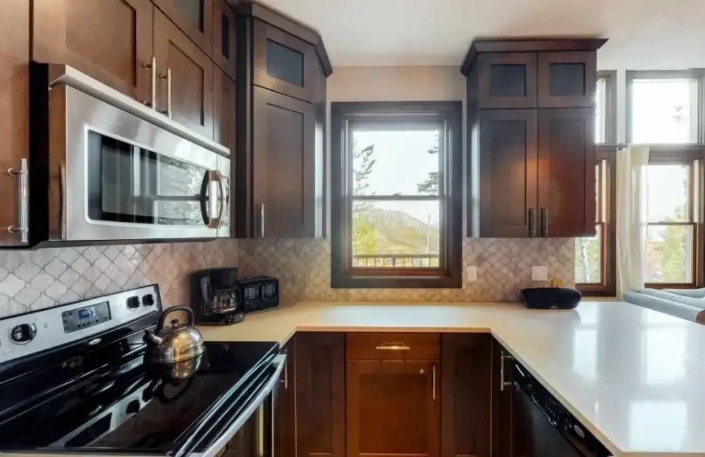 Premier Ski in, Ski-out 2 Bedroom Condo With Spectacular Views, Heated Outdoor Pool and Hot Tub, Short Walk to Village