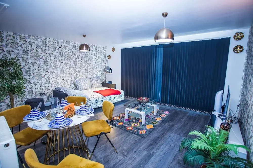 Remarkable 2-bed Apartment With Sea View