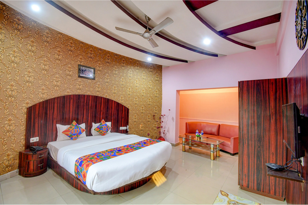 FabHotel Prime Rockstar Suites - Nr Park Circus 7 Point