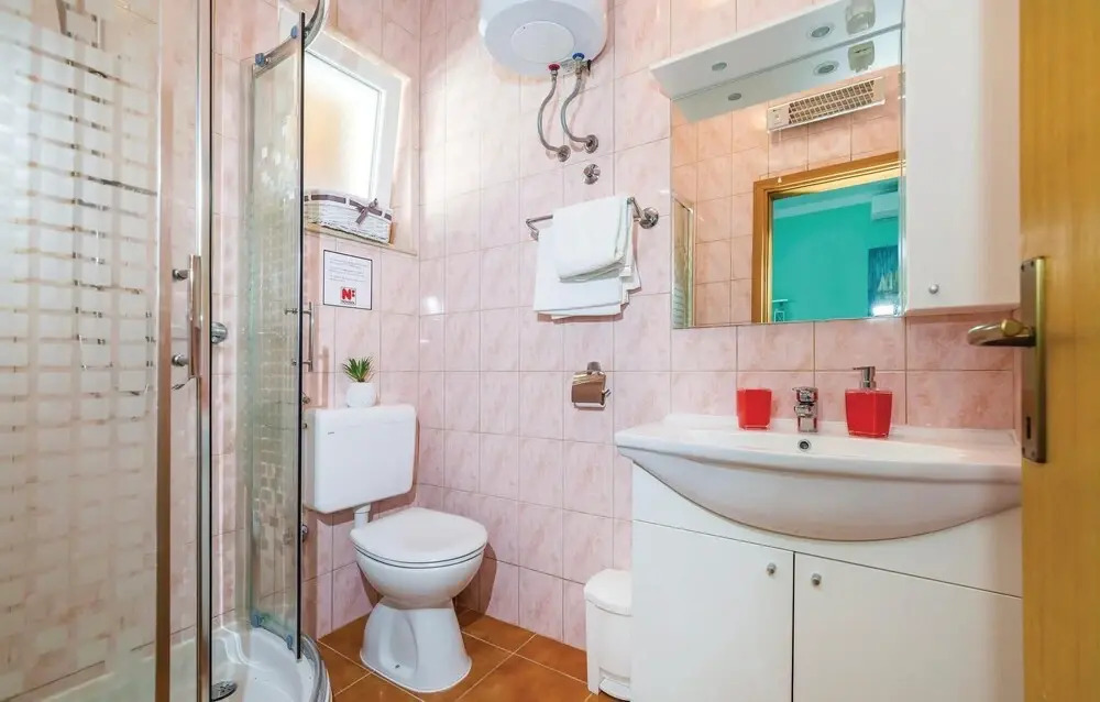 Stunning Home in Debeljak With Wifi and 6 Bedrooms