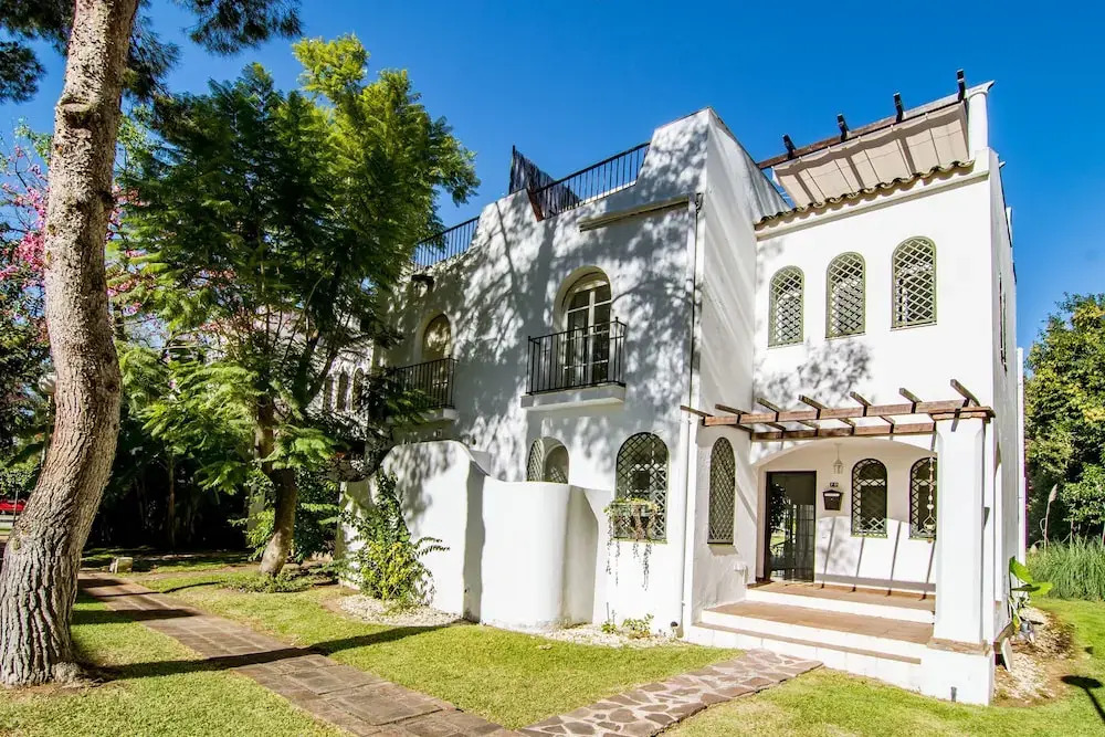 SE-Spacious townhouse in Nueva Andalucia Roomservice
