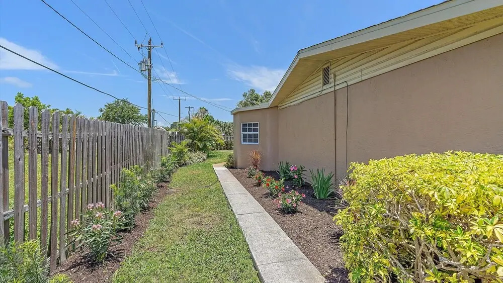 Paradise Palace 4 Bedroom Home by RedAwning