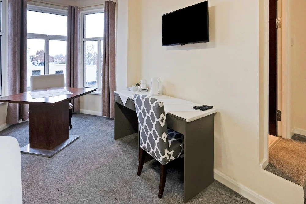 OYO The Baltimore Hotel