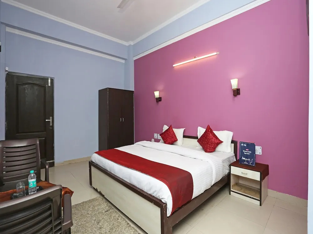 OYO 12784 Hotel Roomers