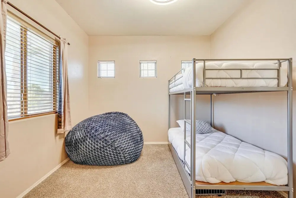 Heated Pool, Pets Welcome: Surprise Snowbird Haven