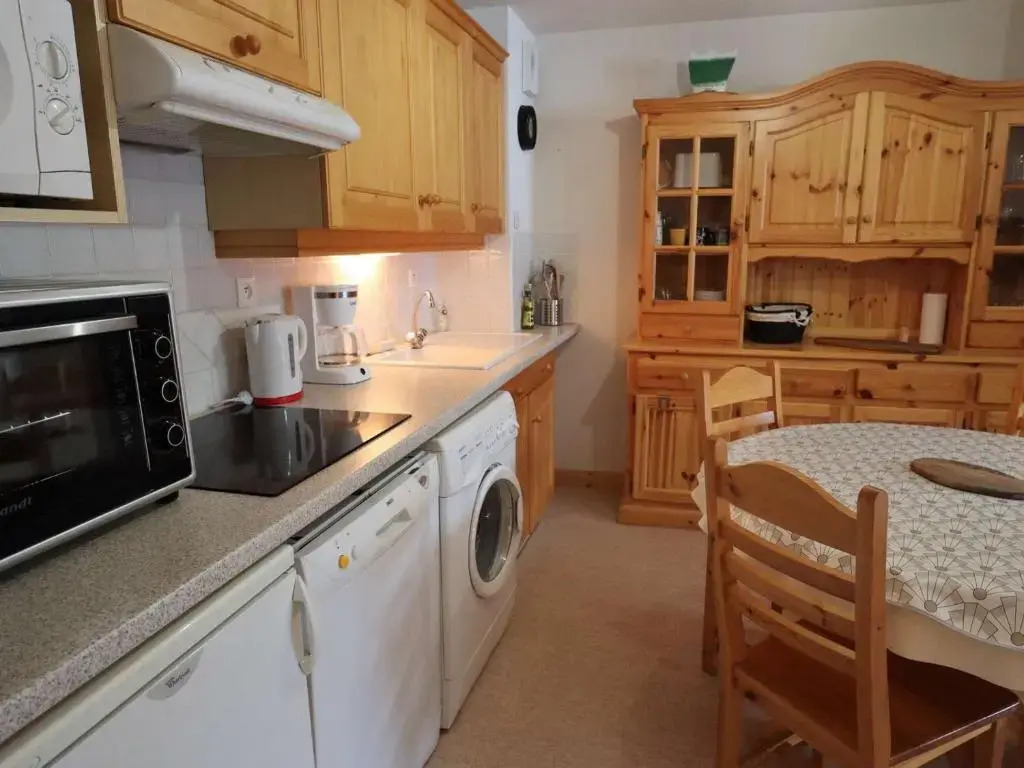 Appartement lumineux 2 chambres, parking, terrasse, proche commerces et pistes à Arêches-Beaufort - FR-1-342-226