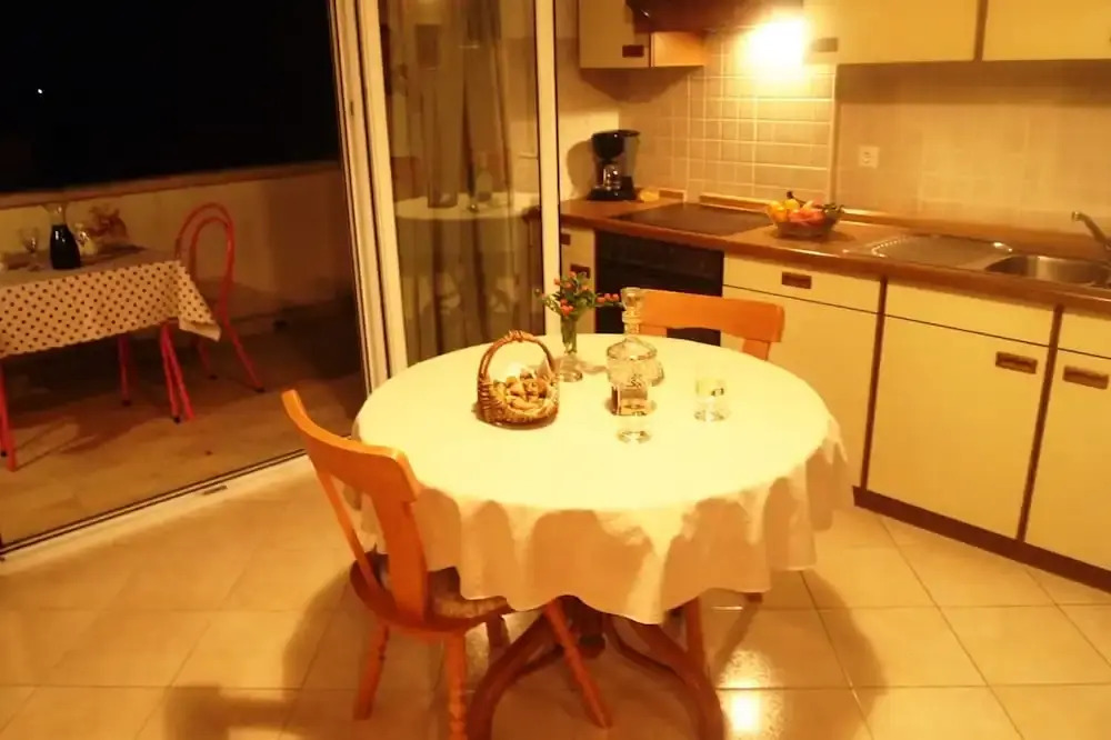 Apartments by the sea Makarska - 21425