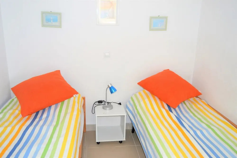 Holyday Center A02