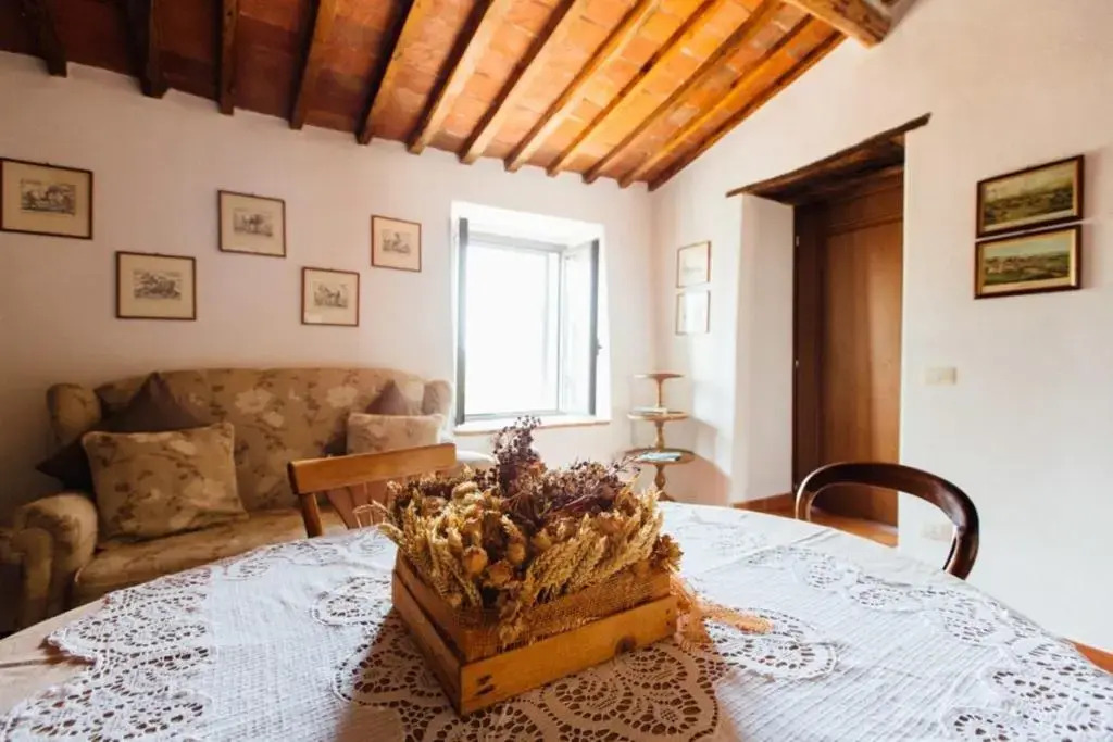 Elegant Villa in Santa Fiora with Private Pool