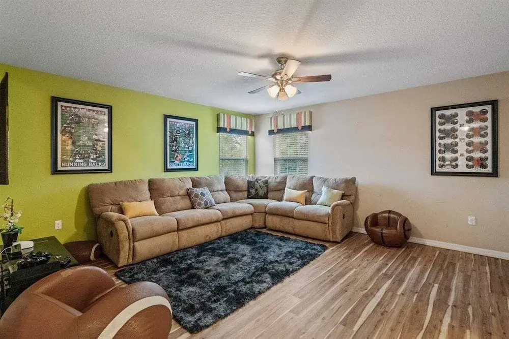 2820-5-rc-impeccable Corner lot Home