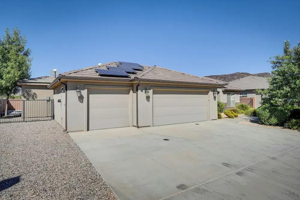 Hurricane Getaway w/ Private Pool, Mtn Views!