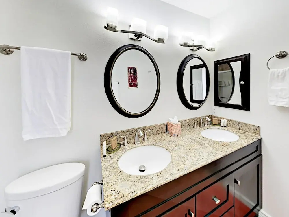Stylish Desert Oasis - 3 Br Home