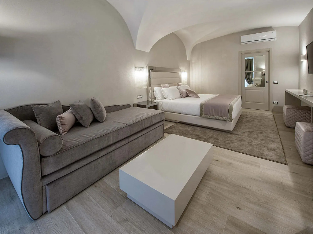 Terrace Pantheon Relais