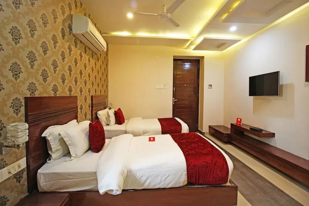 Capital O 4535 Hotel Uma Palace