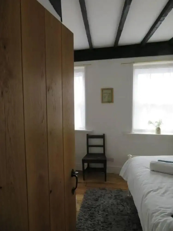 The Pepper Pot Sleeps 4 Sunlit Garden