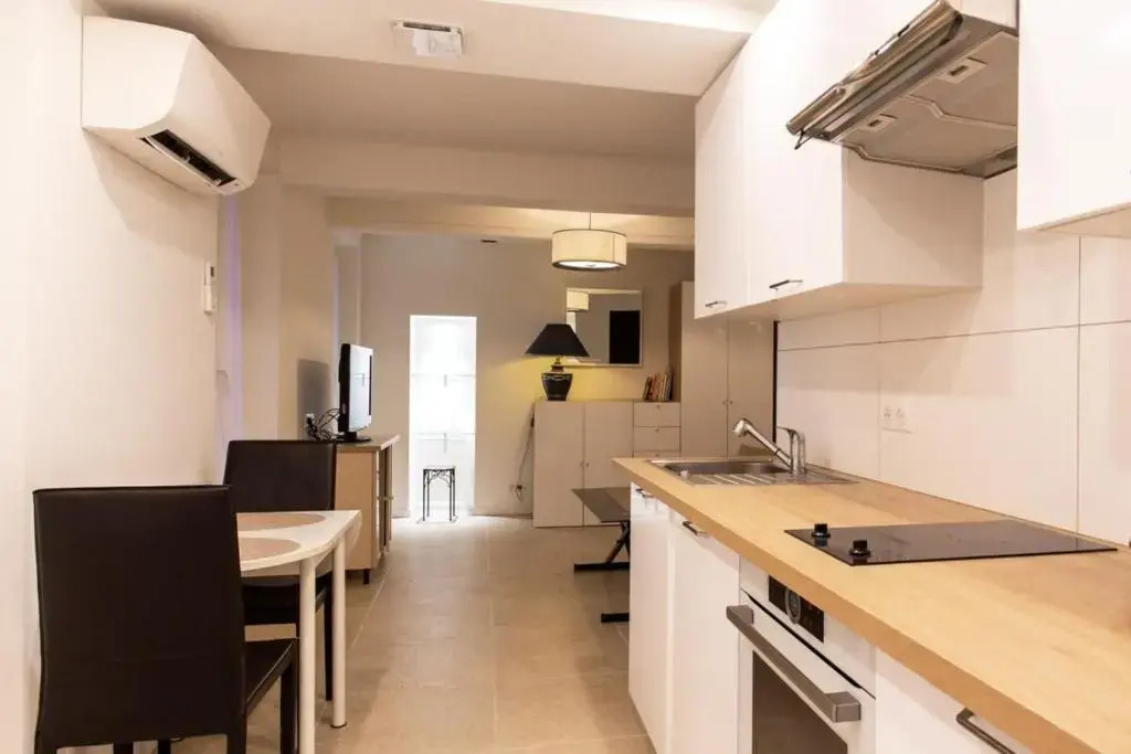 Air-conditioned furnished studio in a quiet area in the Viel Antibes
