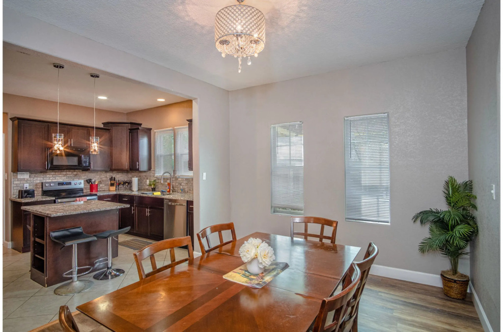 Large 3br/2ba Family Home W/patio Near Downtown!