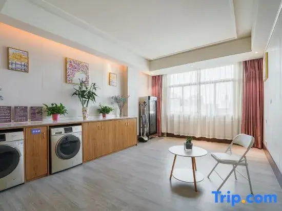Yongkang Fengqi E-sports Hotel (Baolong Plaza)
