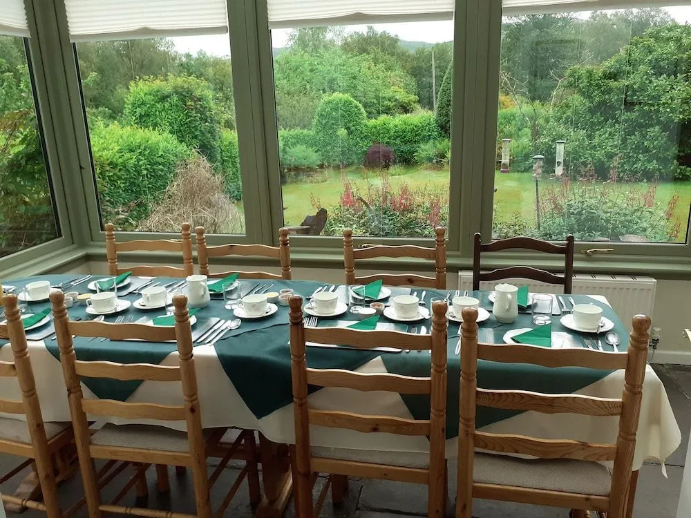 Forest How Guest House