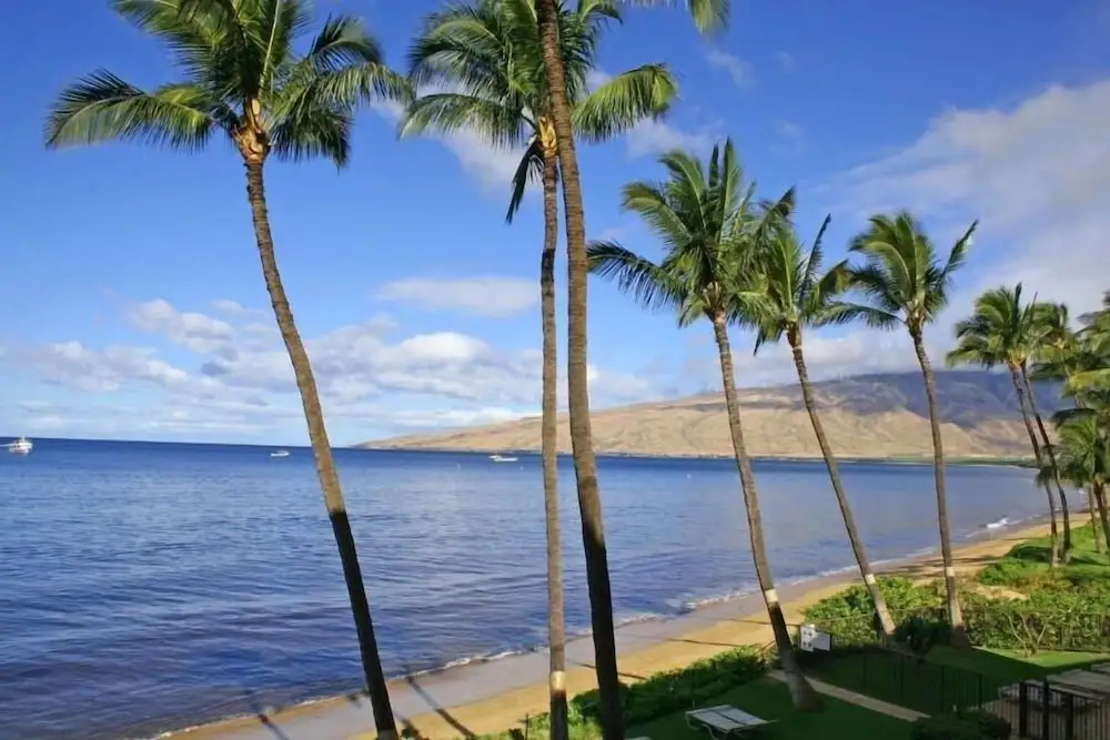 Kihei Beach, #509 2 Bedroom Condo by RedAwning