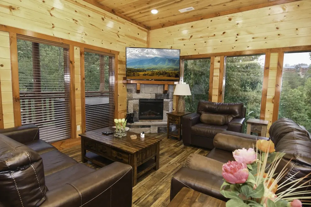SmokyStays Indoor Heated Pool Cabin