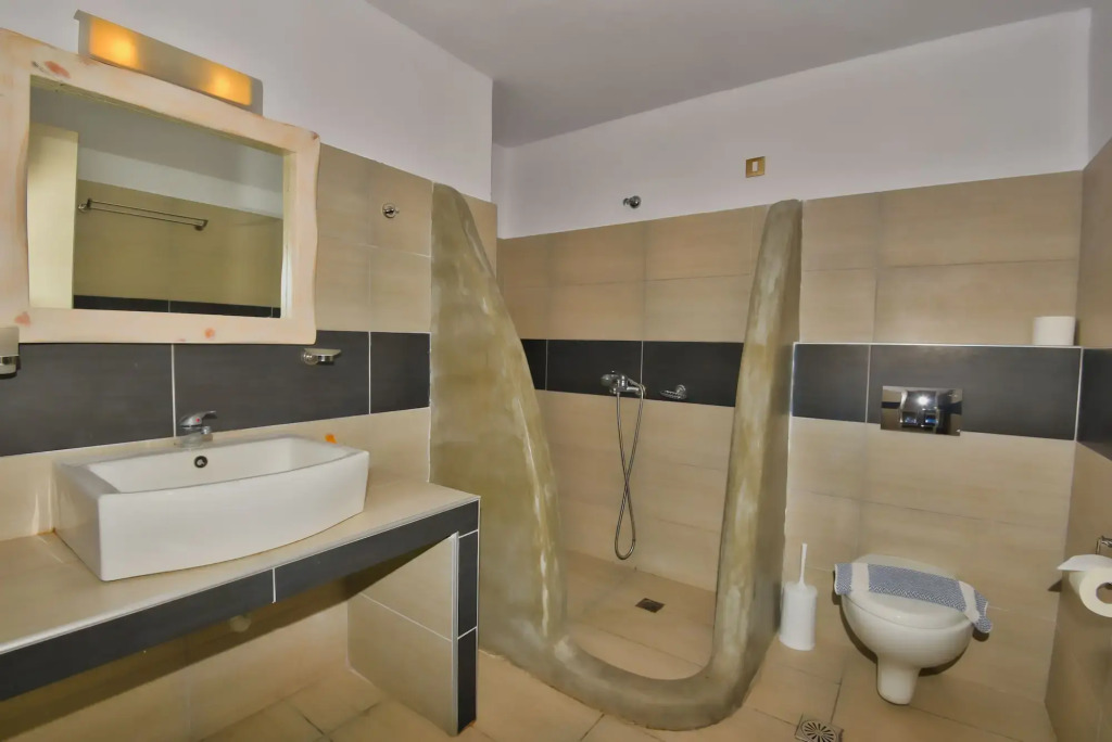 OMIROS HOTEL