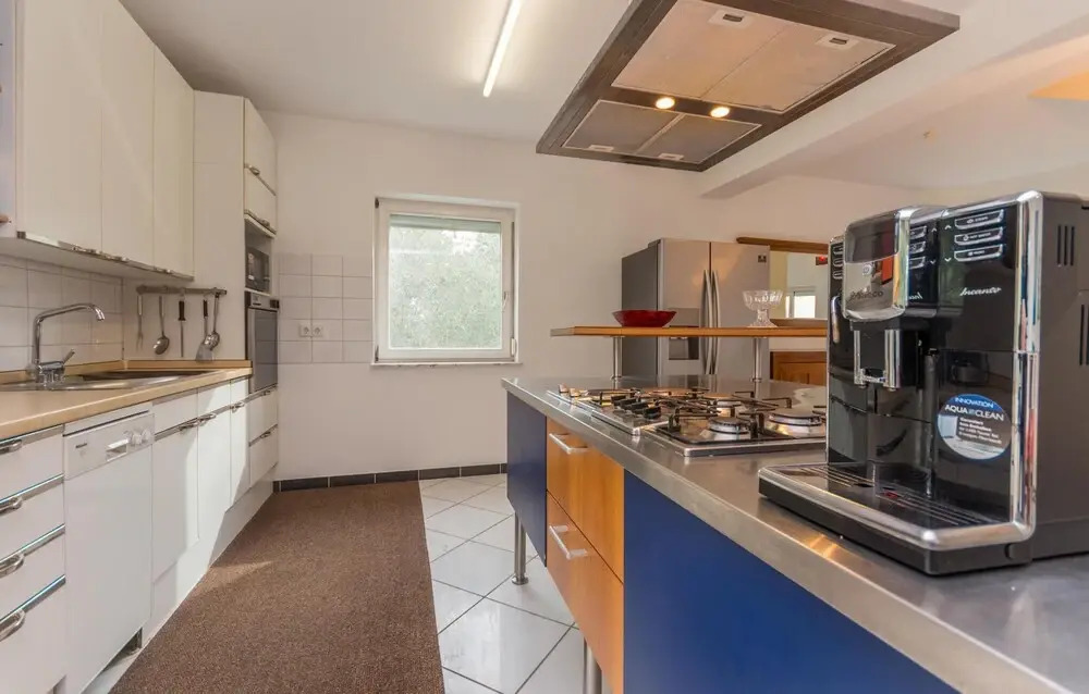 Gorgeous Home In Rastane Donje
