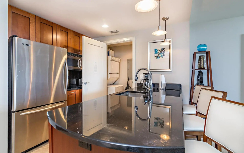 Ocean view 1 bedroom condo