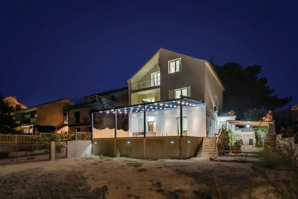 Amazing Home in Brodarica With Wifi and 6 Bedrooms