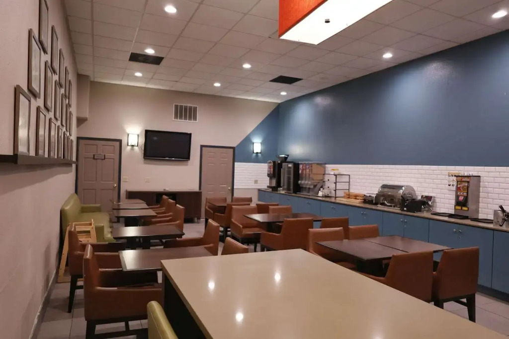 Country Inn & Suites by Radisson, Sparta, WI