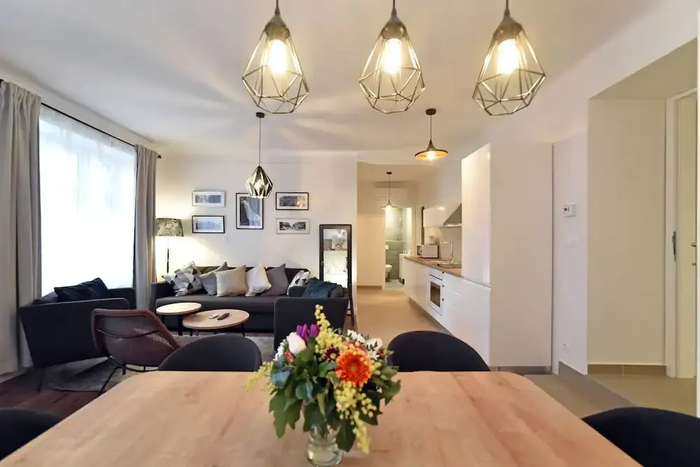 Premium Central Apartment & Room