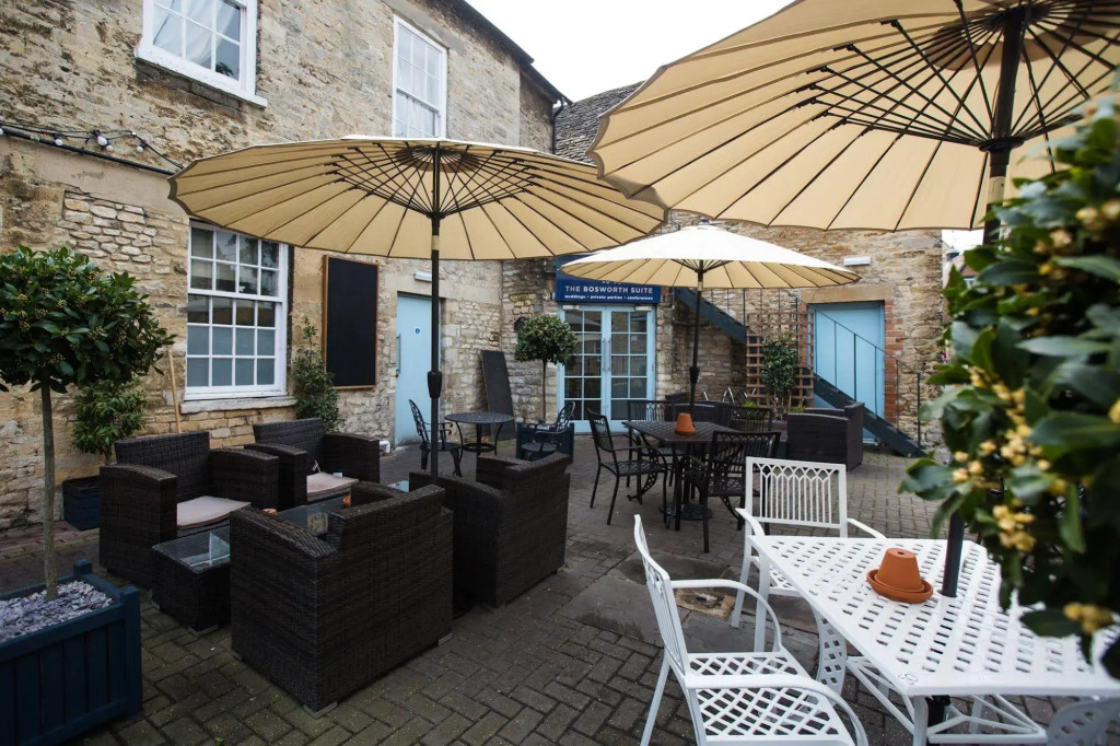 The Blue Boar, Witney, Oxfordshire - Acorn Pubs