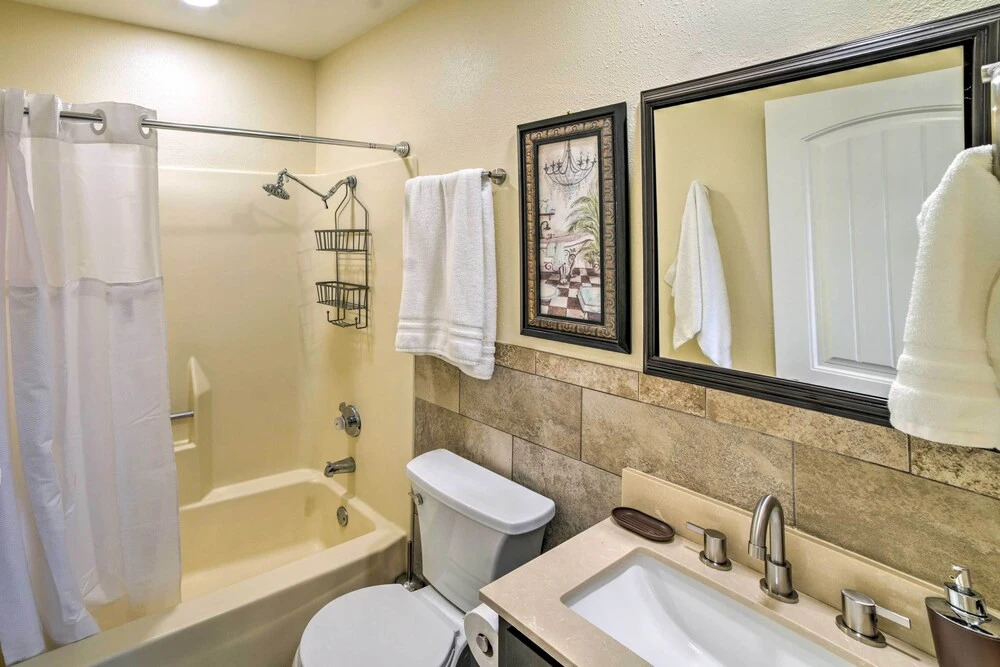 Family-friendly Home w/ Basketball Court!
