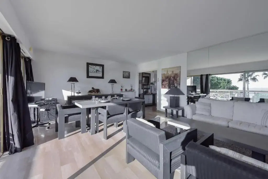 SERRENDY ROOFTOP TERRACE in residential property WITH POOL & SEA VIEW !